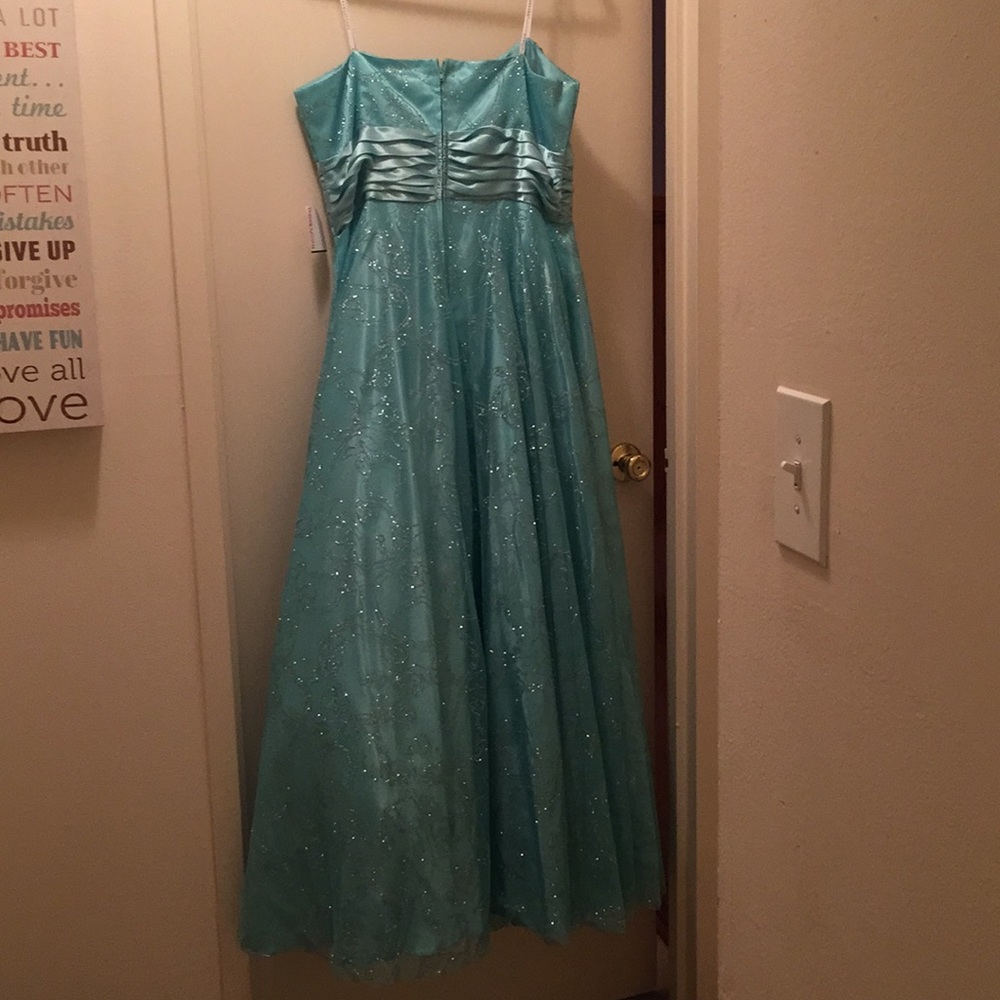 Prom dress - Picture 7 of 8